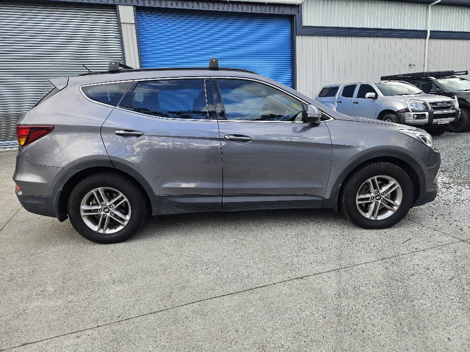 2016 Hyundai Santa Fe  auto low kms 7 seats easy finance 5.jpg